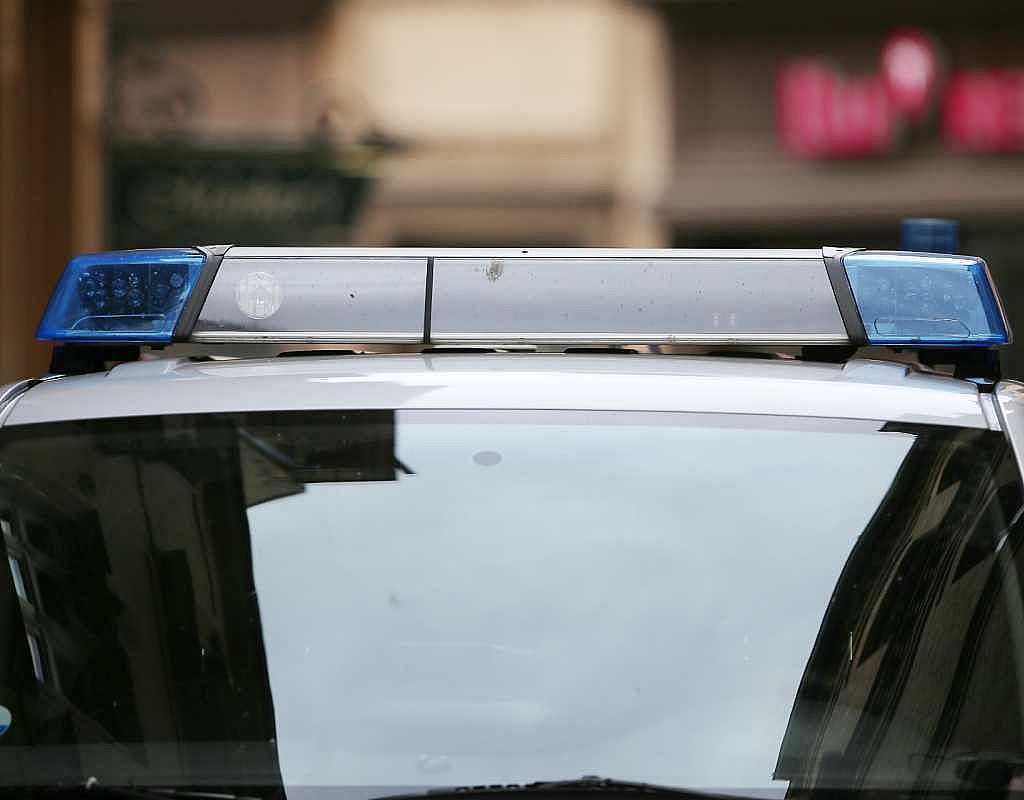 Geiselnahme in Sinziger Bank: Mehrere Täter halten Geldtransporter-Fahrer und weitere Personen fest