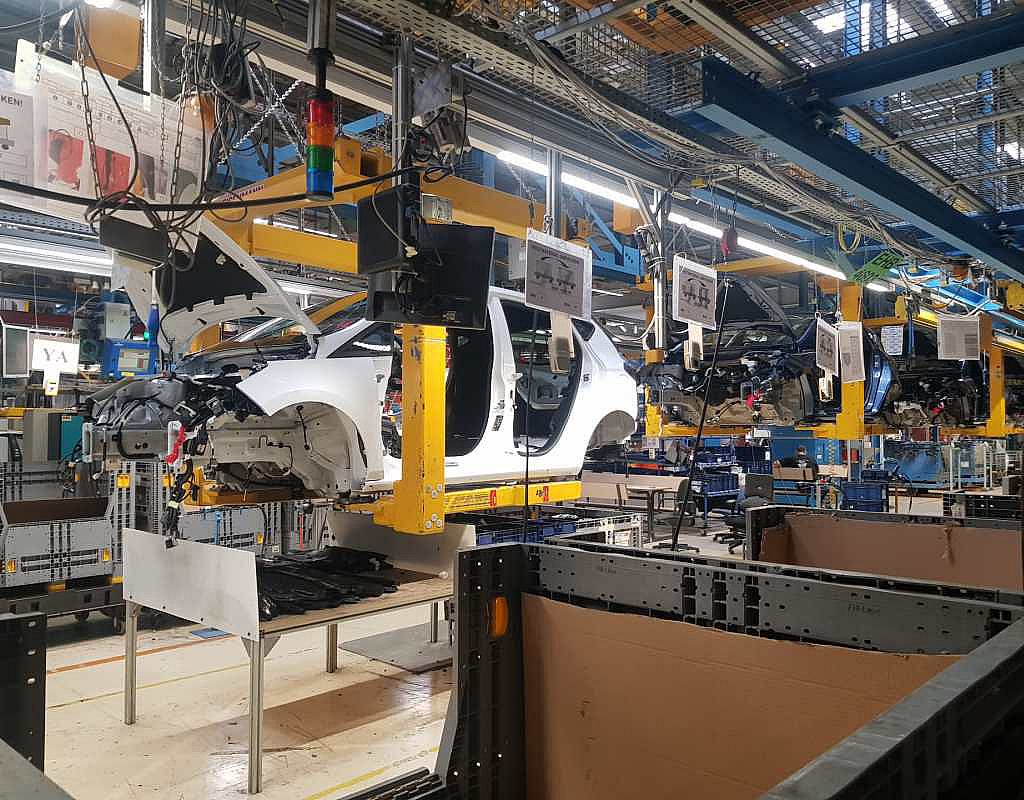 Auftragsbestand in der Industrie steigt – Elektronik und Fahrzeugbau treiben Zuwachs